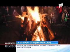 La solstiţiul de iarnă, cu buștenii prin oraș