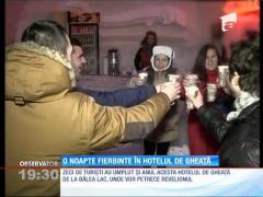 O noapte fierbinte în hotelul de gheață