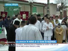 Cu crucea în mână și cu banii în buzunar