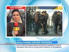 Revoluţionarii continuă protestele