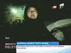 Zece maşini avariate după ce acoperişul unui bloc să prăbuşit, în Drobeta Turnu-Severin