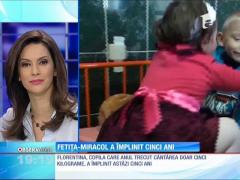 Fetița care cântărea 5 kilograme şi era hrănită doar cu pufuleţi a împlinit 5 ani