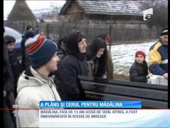 Fata de 13 ani ucisă de tatăl vitreg a fost înmormântată