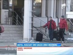 Hotel evacuat din cauza unui incendiu