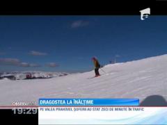 Sute de turiști s-au bucurat pe pârtie de soare și zăpadă