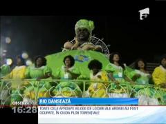 Carnavalul de la Rio e la fel de fierbinte şi pe furtună