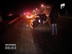 Mașină căzută în râu