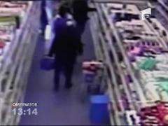 Bărbați cu chelie, prinși la furat şampoane împotriva mătreţii!