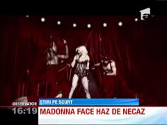 Madonna s-a amuzat pe seama căzăturii de pe scena Brit Awards
