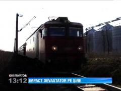 O mașină a fost spulberată de tren în judeţul Timiş. Doi oameni au murit