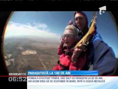 În loc să sufle în lumânări, o bătrână din Africa de Sud a sărit cu paraşuta în ziua în care a împlinit o sută de ani
