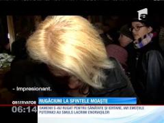 Sute de credincioşi s-au rugat la Sfintele Moaşte