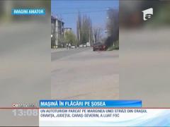 Mașină în flăcări pe șosea