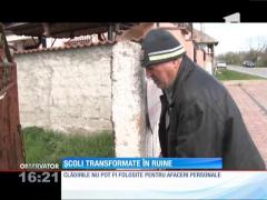 Școli transformate în ruine