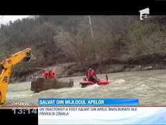 Bărbat salvat din mijlocul apelor