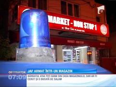 Atac armat în Piteşti. Agresorul a cerut toţi banii din casa de marcat, dar şi nişte salam!