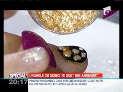 Special! Se poartă manichiura cu praf cu scoici sau nisip sclipitor