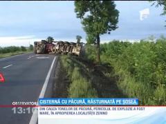 O cisternă încarcată cu păcură s-a răsturnat în șanț din cauza unei căprioare