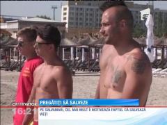 Salvamarii din Mamaia sunt de astăzi la datorie, pe plajă