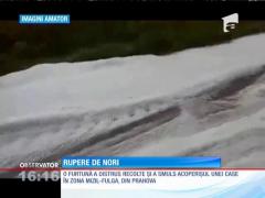 O rupere de nori a făcut ca drumul din zona Mizil-Fulga să se asemene cu o pârtie de schi