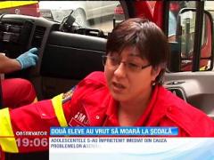 Două eleve din Piteşti au încercat să se sinucidă, împreună, în curtea şcolii