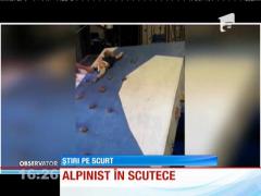 Alpinist în scutece. Are puţin peste un an, dar a cucerit deja primul său perete de escaladă
