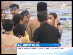 Chinezii s-au sărutat sub apă