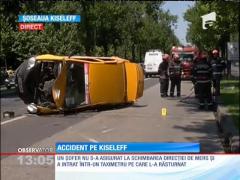 Un taximetru s-a răsturnat pe Şoseaua Kiseleff, după ce un șofer neatent i-a tăiat calea