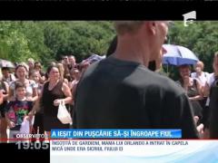 O mamă a ieşit din puşcărie să-şi îngroape fiul