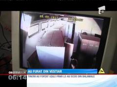 Trei persoane au rămas fără mai bunurile lăsate în vestiarul unui parc balnear din Dej