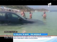 O tânără din Bihor a aterizat cu maşina în apă, pe o plajă din Grecia