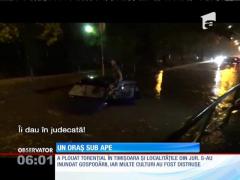 Potop în Timişoara! Şuvoaiele au pătruns în zeci de gospodării, iar un pasaj s-a transformat într-o capcană pentru maşini