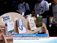 Tineri şi bătrâni au participat, prin ploaie, la un cross unde au donat cărţi