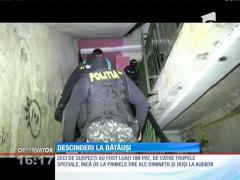Zeci de interlopi din Aninoasa şi Vulcan, luaţi din pat de către trupele speciale