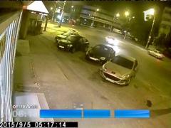 A lovit o mașină și a fugit de la locul accidentului