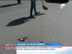 O maşină de teren a plonjat de pe faleza superioară a Dunării, pe cea inferioară