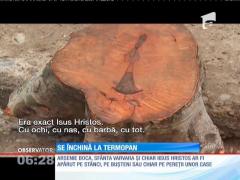 În Ucraina, credincioşii se închină la un geam termopan