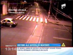 Un bărbat în scaun cu rotile şi un biciclist, victimele a doi şoferi neatenţi