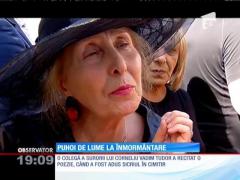 Sute de oameni l-au condus pe ultimul drum pe Corneliu Vadim Tudor