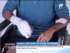 A rămas fără un deget pe platoul de filmare. Tânărul reclamă lipsa echipamentelor de protecţie