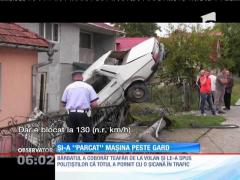 O maşină scăpată de sub control s-a oprit în peretele unei case