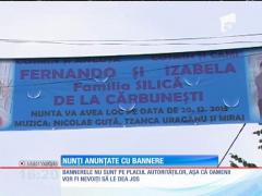 Invitaţiile clasice de nuntă, înlocuite cu bannere puse pe stâlpi!