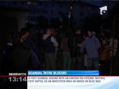 Un teren de joacă, mărul discordiei dintre un dezvoltator imobiliar și locatarii unui bloc din Galați