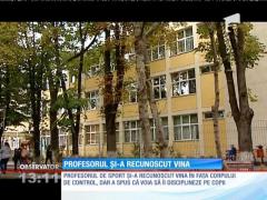 Profesorul de sport din Bucureşti care şi-a fotografiat elevele și-a recunoscut vina