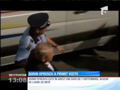 Sorin Oprescu, vizitat de fratele lui, dar şi de iubită. Cu câți bărbați împarte celula