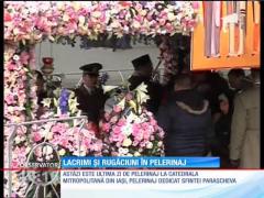 Lacrimi, rugăciuni și persoane publice în ultima zi de pelerinaj de la Iași