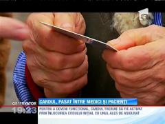 Mai mulți pacienți reclamă că medicii le solicită și păstrează cardurile de sănătate. Este ilegal!