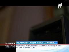 O profesoară furioasă din Braşov a lovit un elev cu picioarele