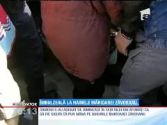Mai multe femei s-au îmbulzit pentru lucrurile Mărioarei Zăvoranu