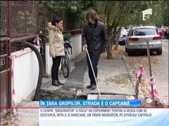 Un nevăzător s-a prăbuşit într-o groapă, pe o stradă din Cluj!